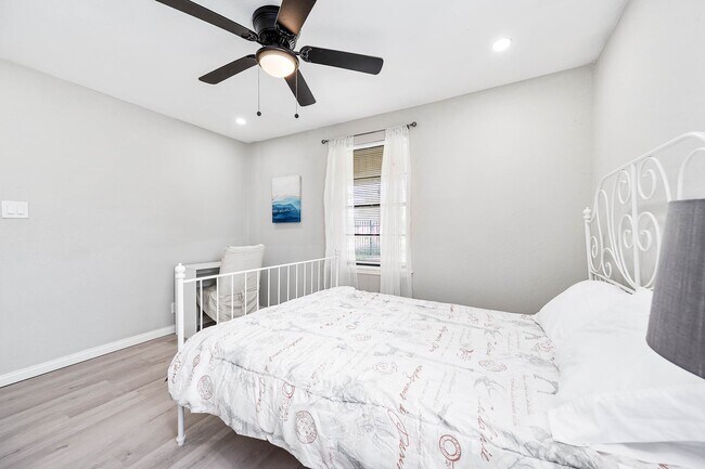 Building Photo - 4356 Phlox St