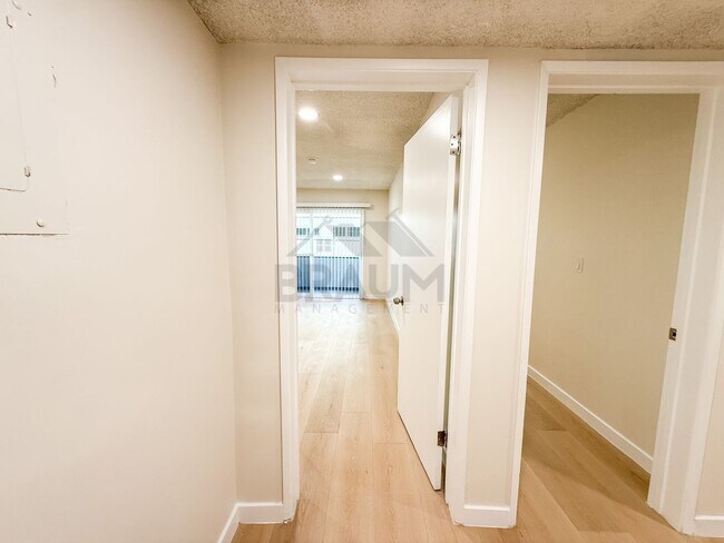 Building Photo - 6041 Whitsett Ave