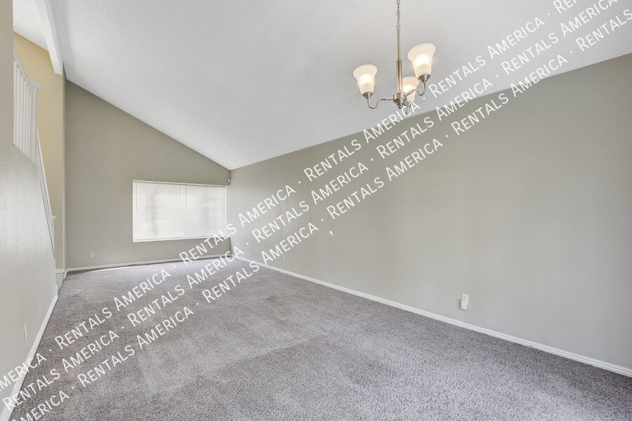 Building Photo - 319 Simon Bolivar Dr