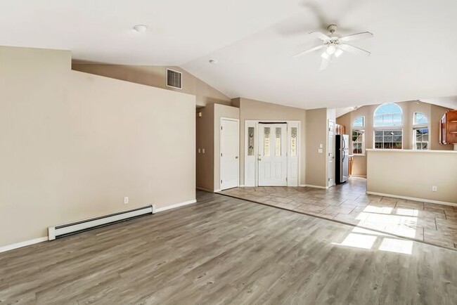 Building Photo - 3 bedroom home with fenced yard and garage...