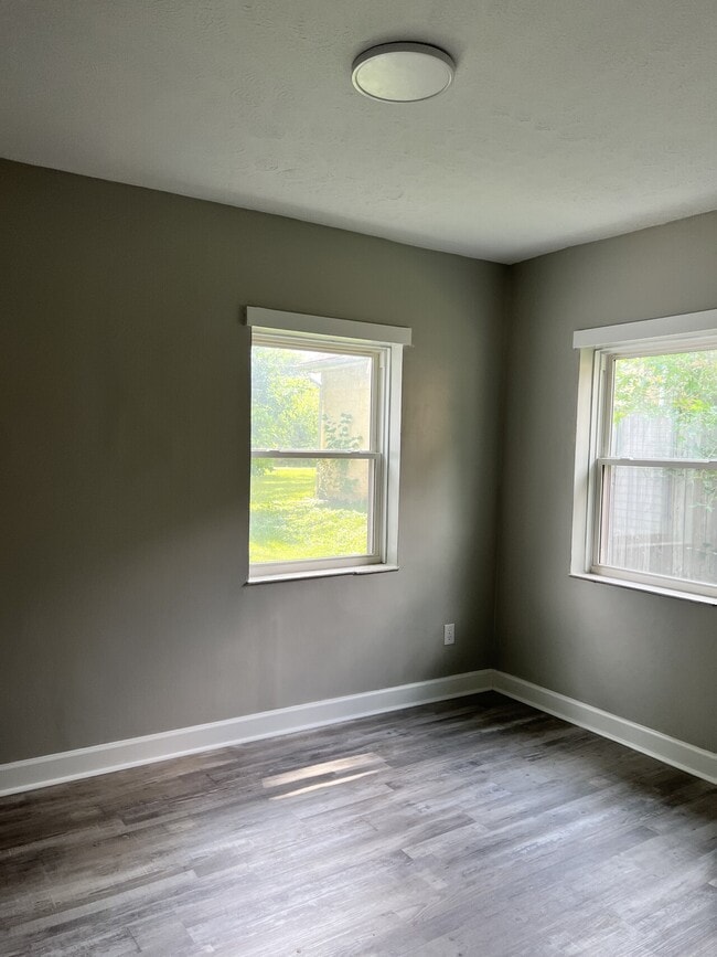 Building Photo - Southwestern Parkway