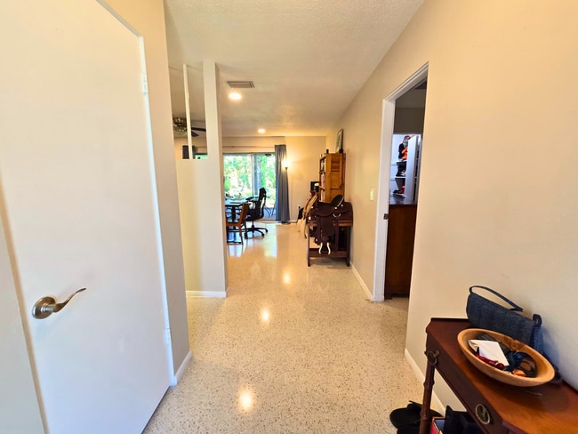 Building Photo - Charming 2 Bed/ 2 Bath Home w/ Garage in Sarasota