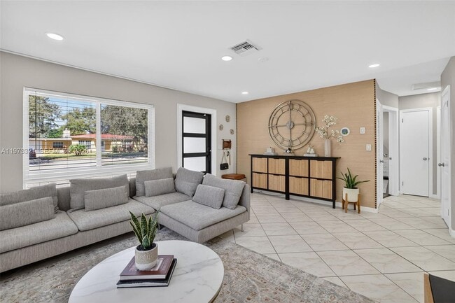 Building Photo - 252 SW 23rd St