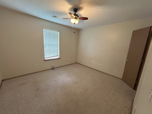 Building Photo - 279 Township Dr