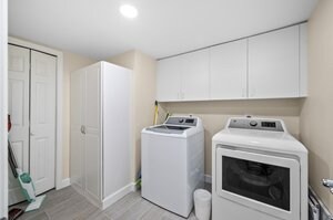 Building Photo - 2300 Hidden Lake Dr