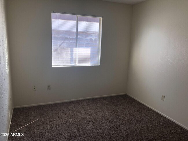 Building Photo - 26 E Duke Dr