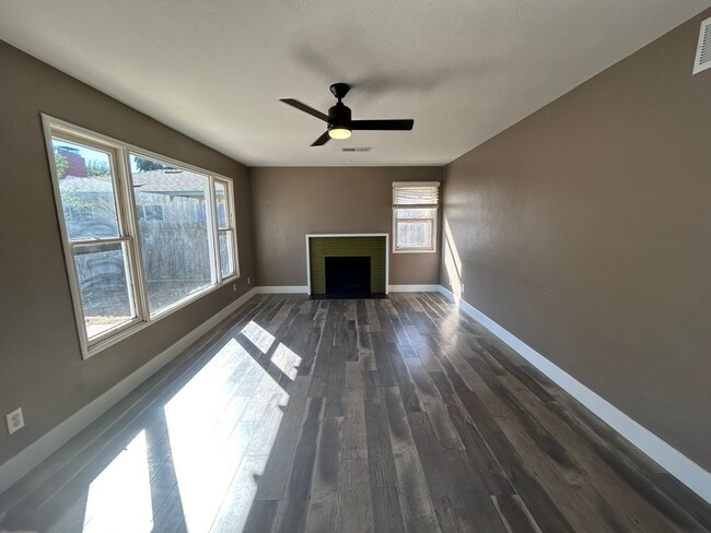 Building Photo - 508 El Vista Ave