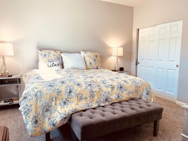 Building Photo - Fully Furnished 2 bedroom cottage in downt...