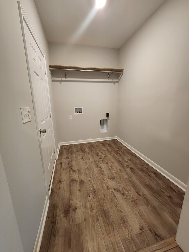 Laundry/Mudroom - 108 Oak Park Dr