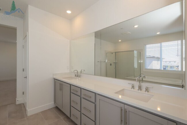 Building Photo - 2824 Wrangell St