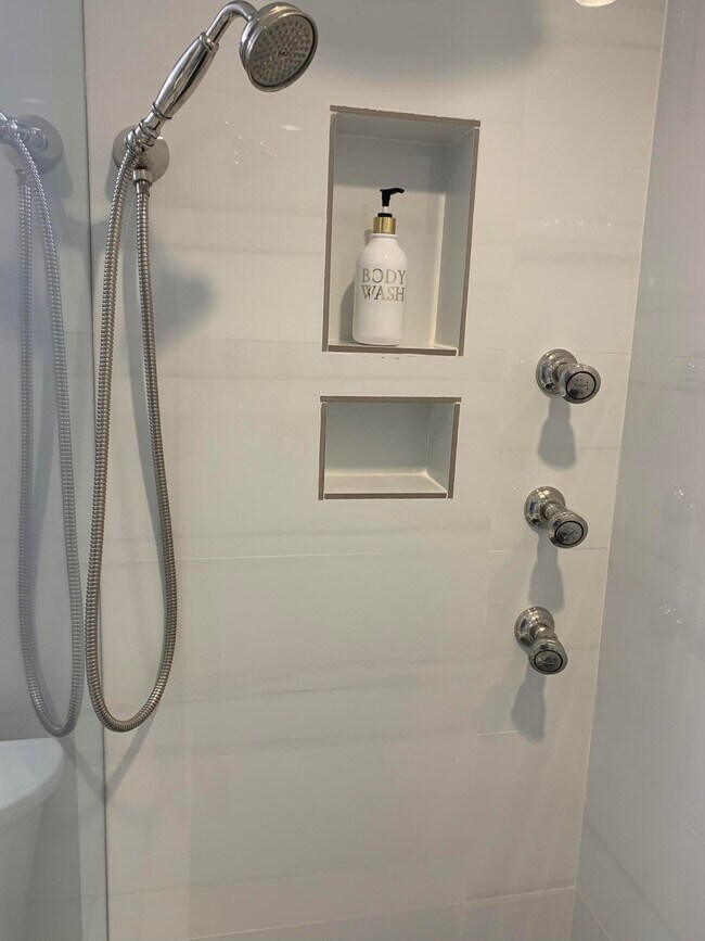 Building Photo - 235 Sunrise Ave