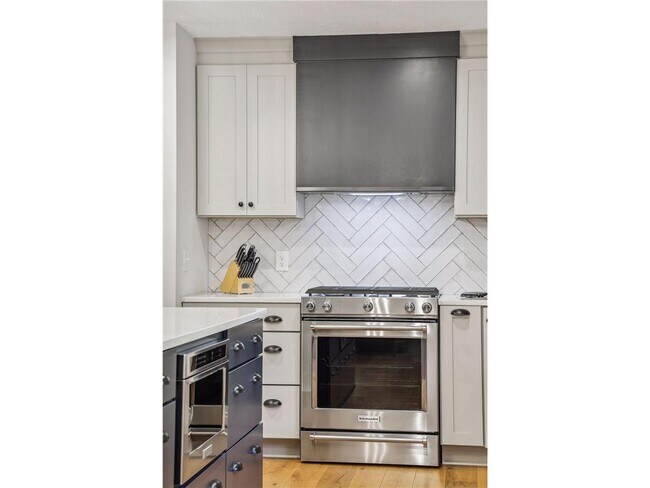 Building Photo - 18620 26th Ave N