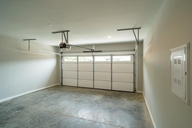 Building Photo - 1575 Port Hills Dr