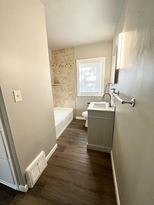 Building Photo - "Charming 1-Bedroom Haven in Cheyenne's He...
