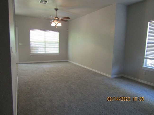 Building Photo - ALL ELECTRIC HOME!!