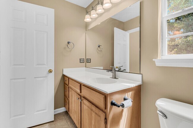 Building Photo - 124 Dovetail Cir