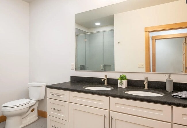 Building Photo - $2,295 / 2BD Luxury Condo