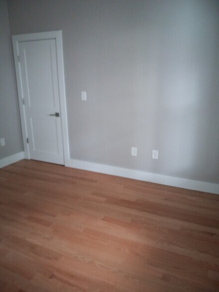 Building Photo - 293 Rindge Ave