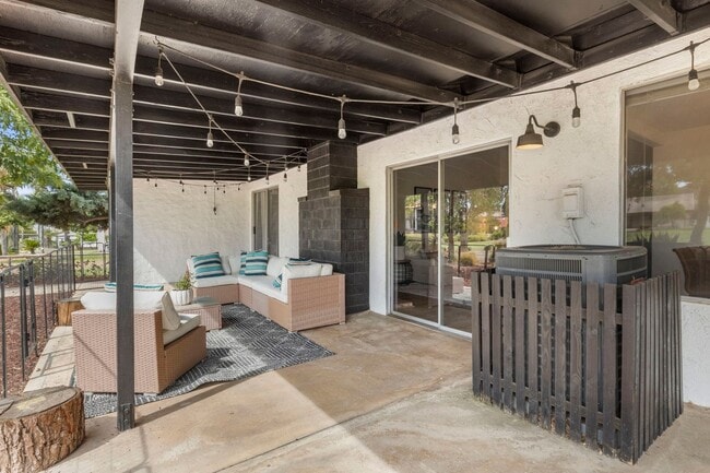 Building Photo - CANYON LAKE 3 BED 2 BATH ON GOLF COURSE