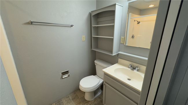 Building Photo - Studio Plus in Mount Vernon!!!