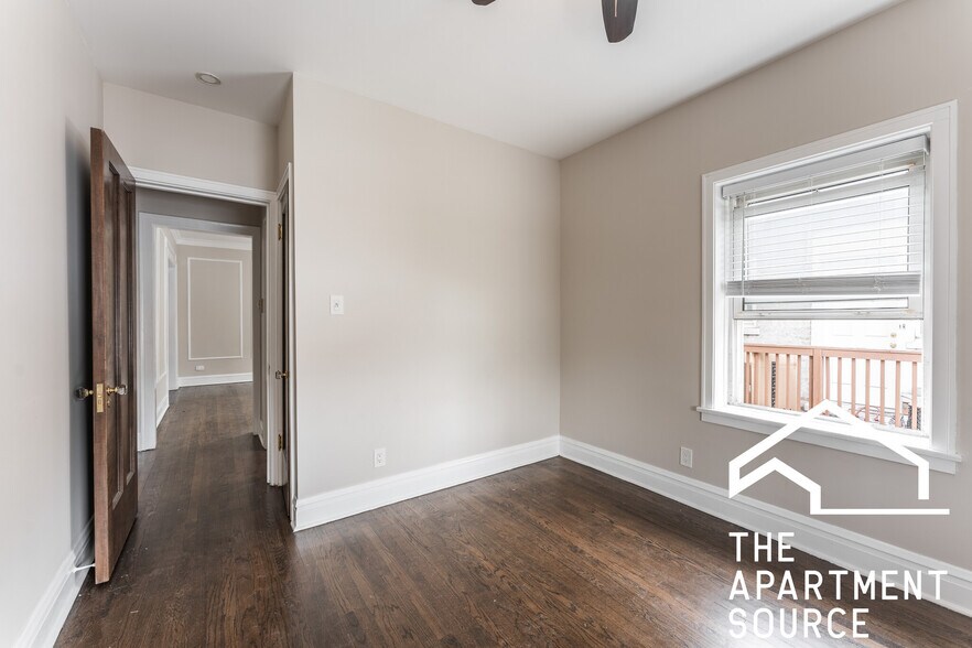 Building Photo - 1606 W Berwyn Ave