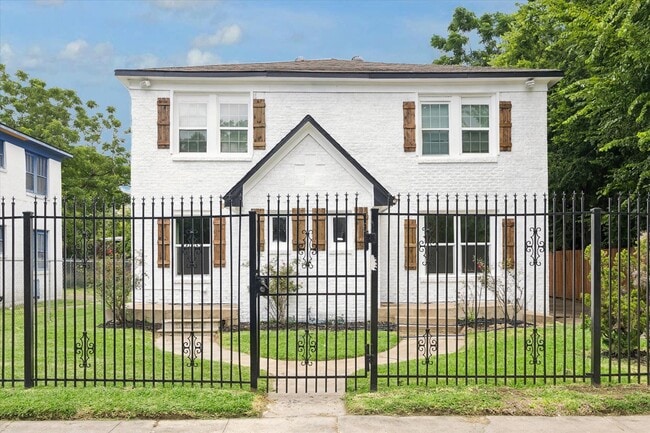 Building Photo - 2701 Truxillo St