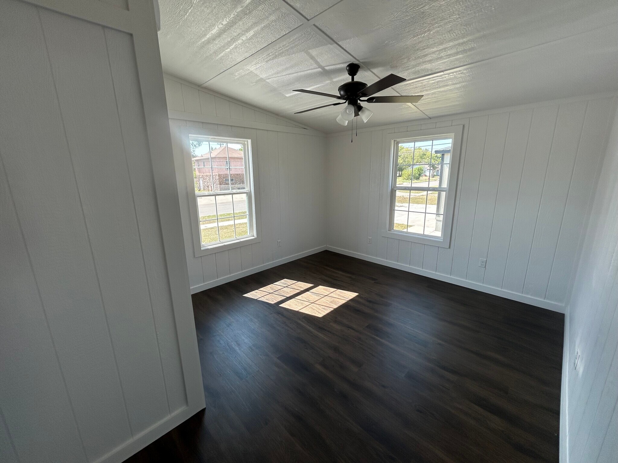 Building Photo - 502 N Palm St