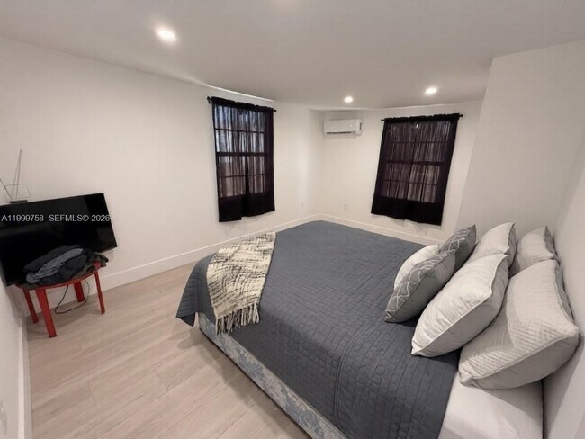 Building Photo - 15841 NW 18th Pl