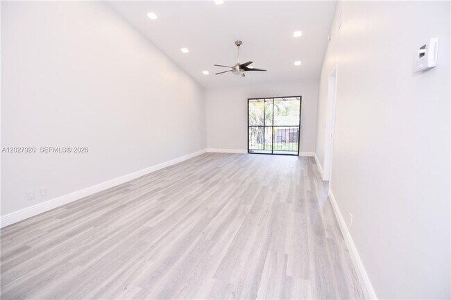 Building Photo - 2315 SW 22nd Ave