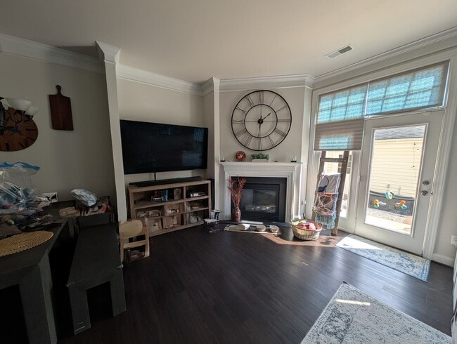 Building Photo - END UNIT STUNNER!