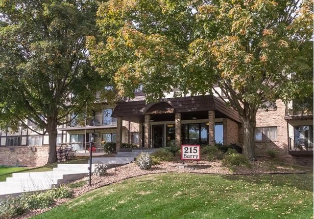 Primary Photo - Wayzata Villa Condos