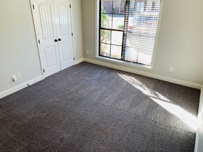 Building Photo - 2005 Stephanie Ct