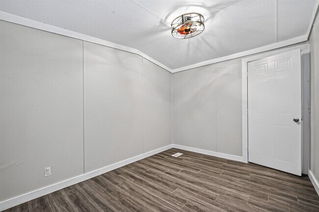 Building Photo - 2122 Koster Rd