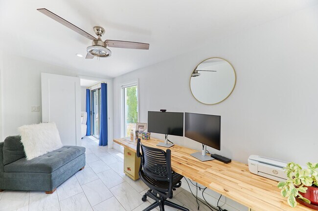 Building Photo - 8113 E Redwing Rd