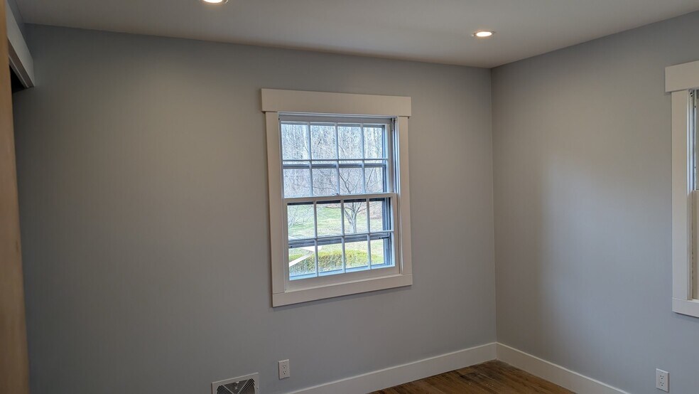 Building Photo - 25 Red Bud Rd