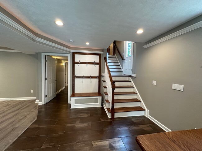 Building Photo - 5990 Edgehill Dr