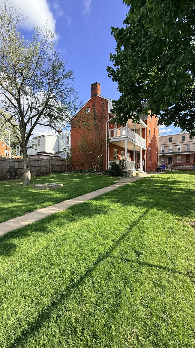 Building Photo - 1631 Mount Rose Ave