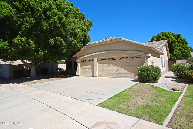 Building Photo - 4953 S Moss Dr