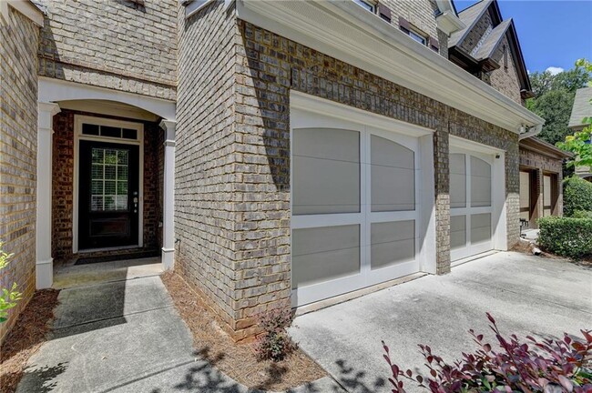 Building Photo - 2152 Greencrest Cir