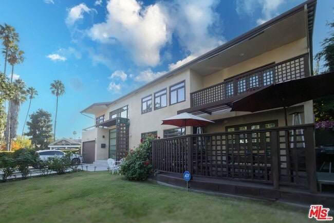 Building Photo - 1121 S Wilton Pl