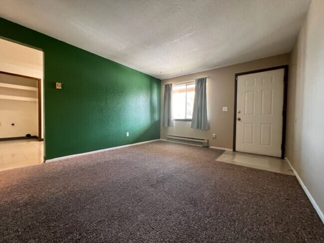 Building Photo - 7th