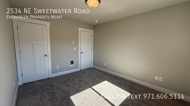 Building Photo - 2534 NE Sweetwater Rd
