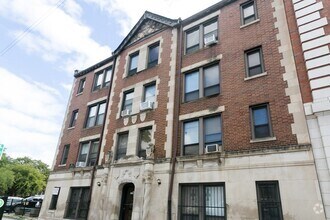 Building Photo - 3345 N Marshfield Ave