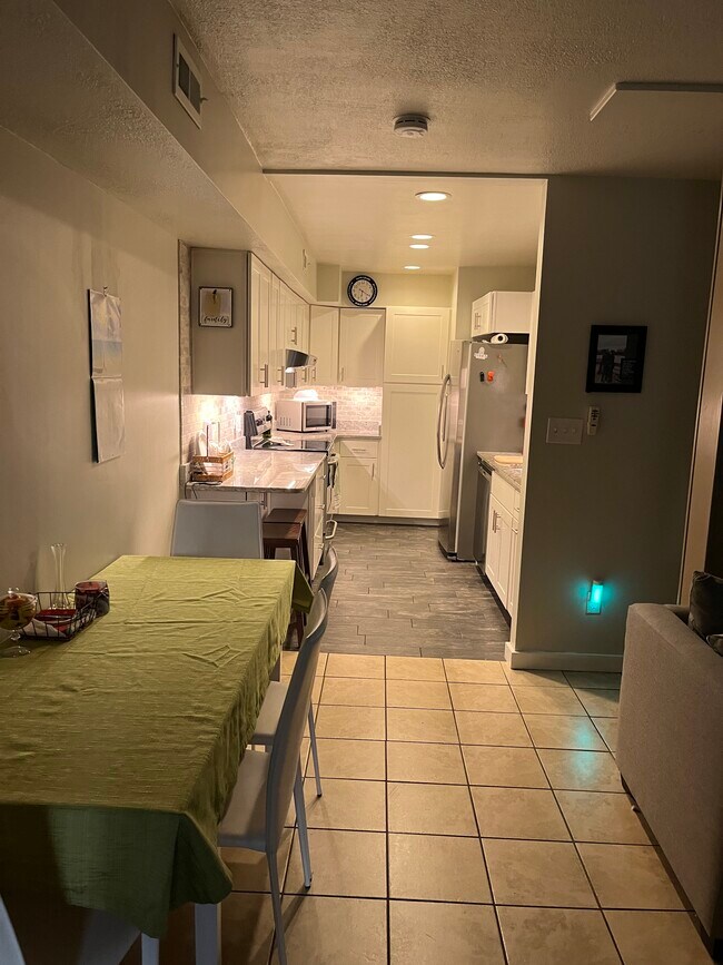 Building Photo - 839 Virginia Beach Blvd