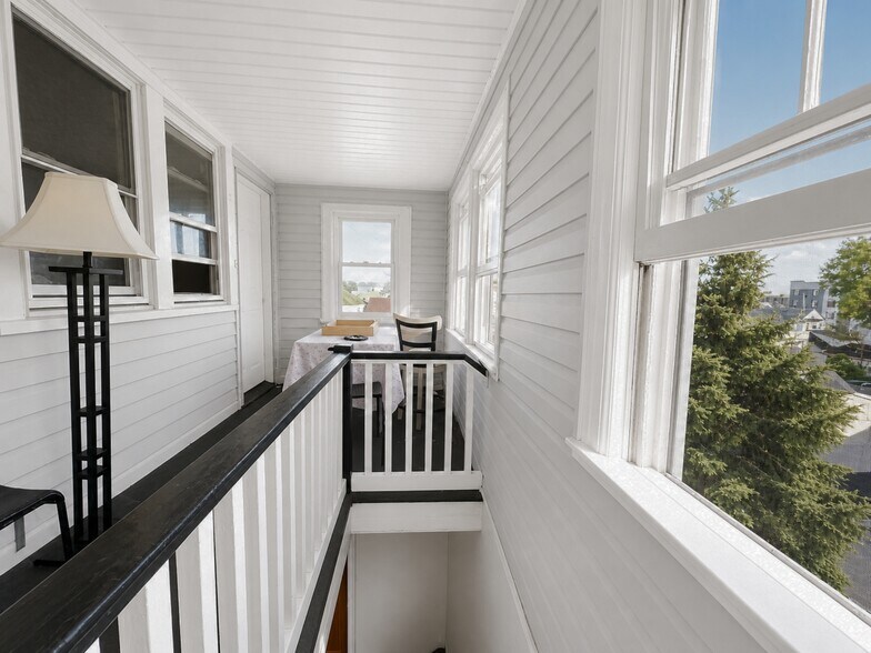 Balcony/ Deck & Exit stairs - 270 Pacific St