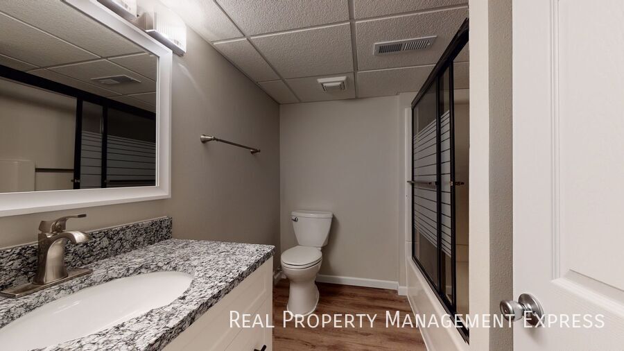 Building Photo - Newly Renovated 5 Bed Home w/ 2-Stall Garage