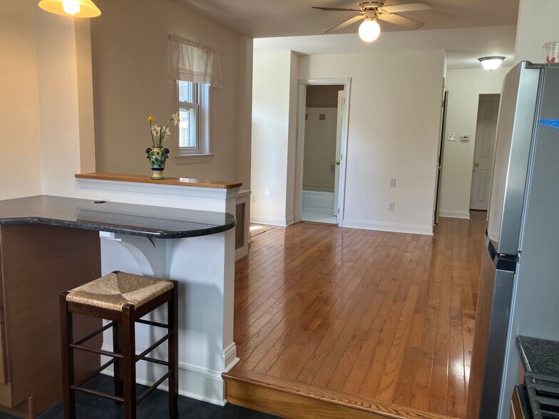 Building Photo - 430 E Franklin St