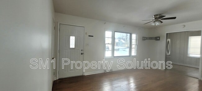 Building Photo - 1907 Apex Pl