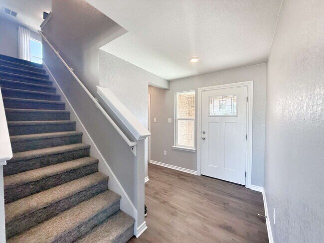 Building Photo - Immaculate Two Story Home in Legend Point ...