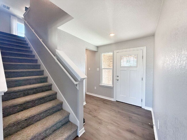 Building Photo - Immaculate Two Story Home in Legend Point Just Minutes from IH-35, shopping and area school!